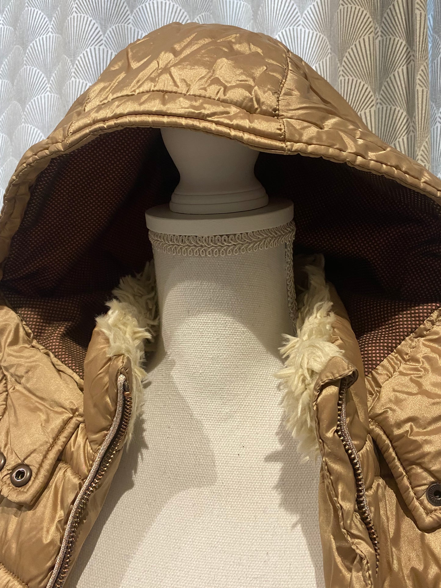 ✨ Doudoune dorée – Catimini – 8 ans