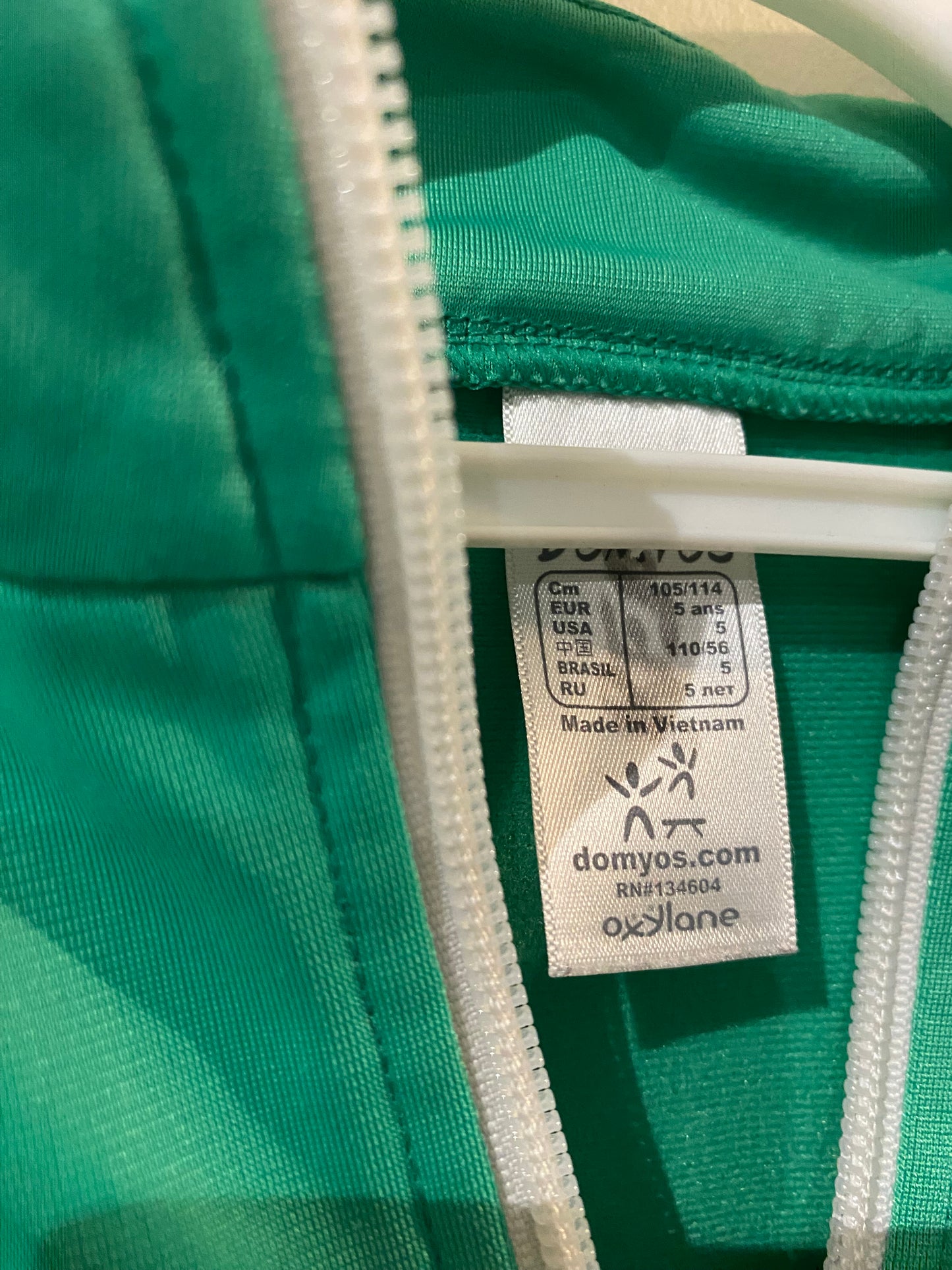 Gilet sport vert & blanc – Domyos – 5 ans