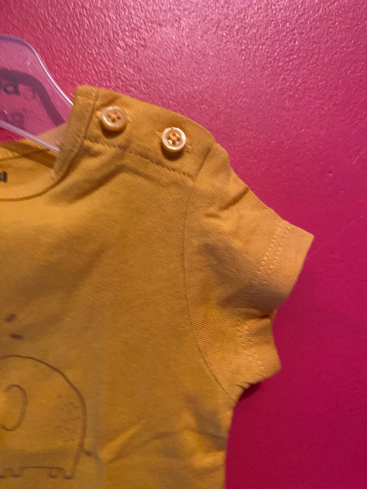 T-shirt jaune manches courtes – Kiabi – 1 mois