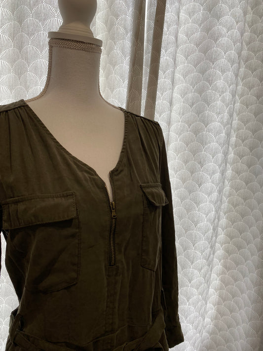 Robe kaki à ceinture & tirette dorée CACHE CACHE – Taille 36/38 💚✨