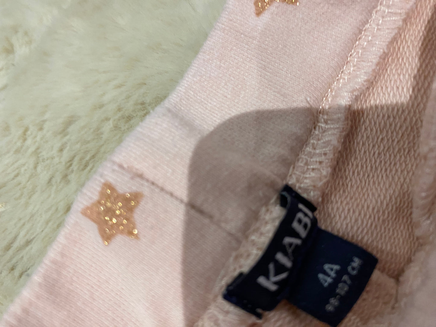 🎀 Lot 2 shorts roses effet jogging – Kiabi – 4 ans