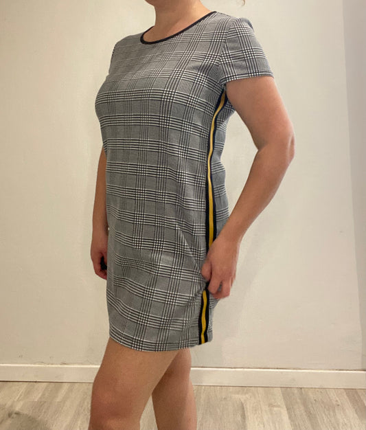 Robe droite manches courtes