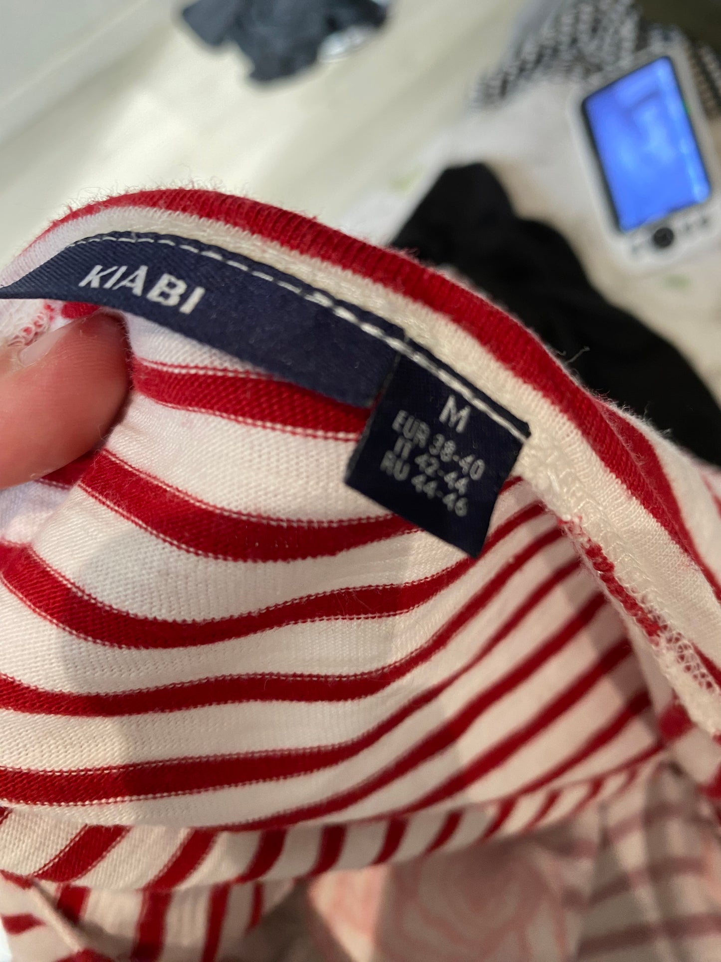 T-shirt rayé rouge et blanc à roses brodées KIABI – Taille M 🌹