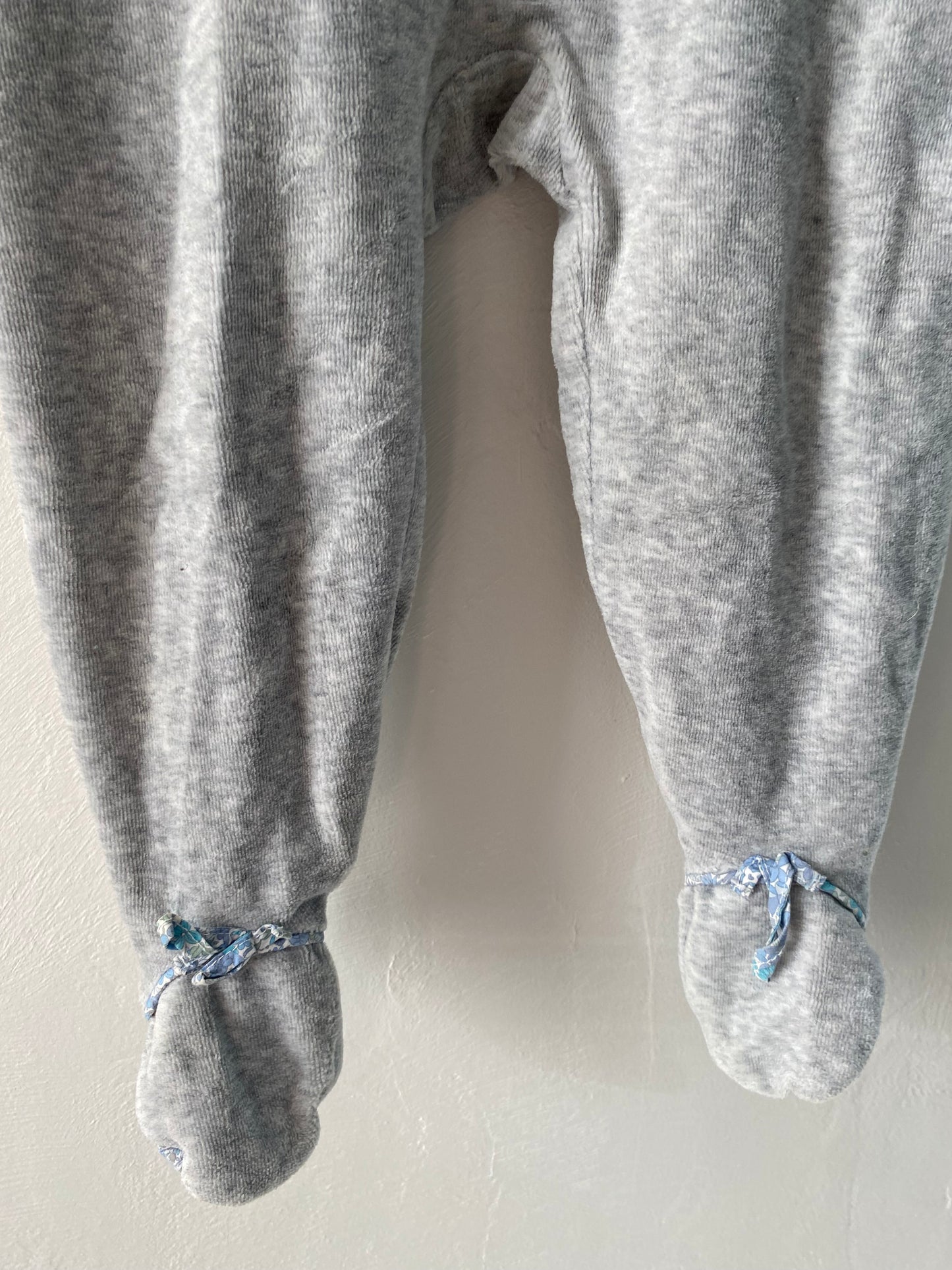 Pyjama 1 pièce gris en velours – 18 mois – Cyrillus