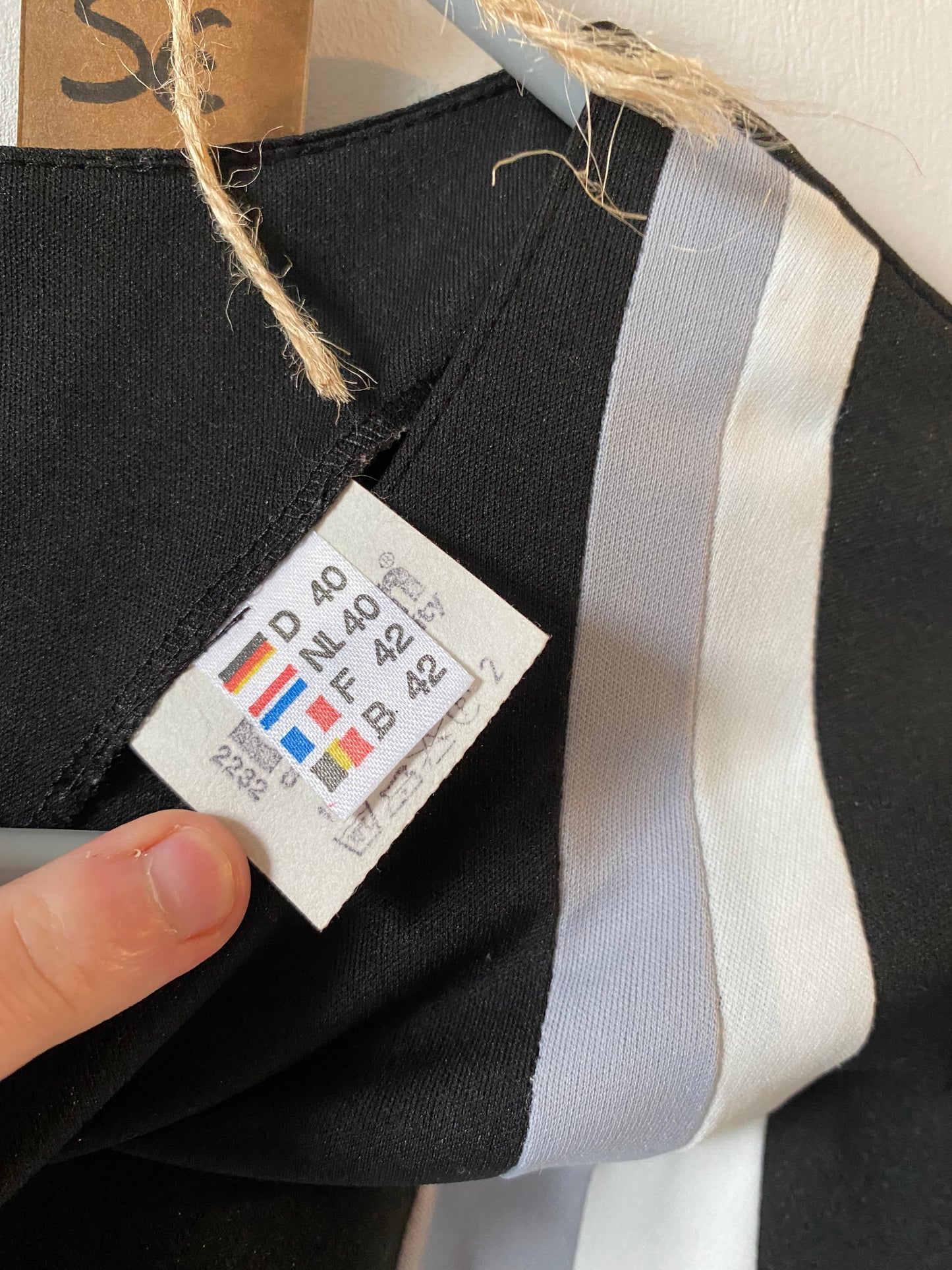 Robe noire manches longues cintrée – Taille 40 – Sans marque