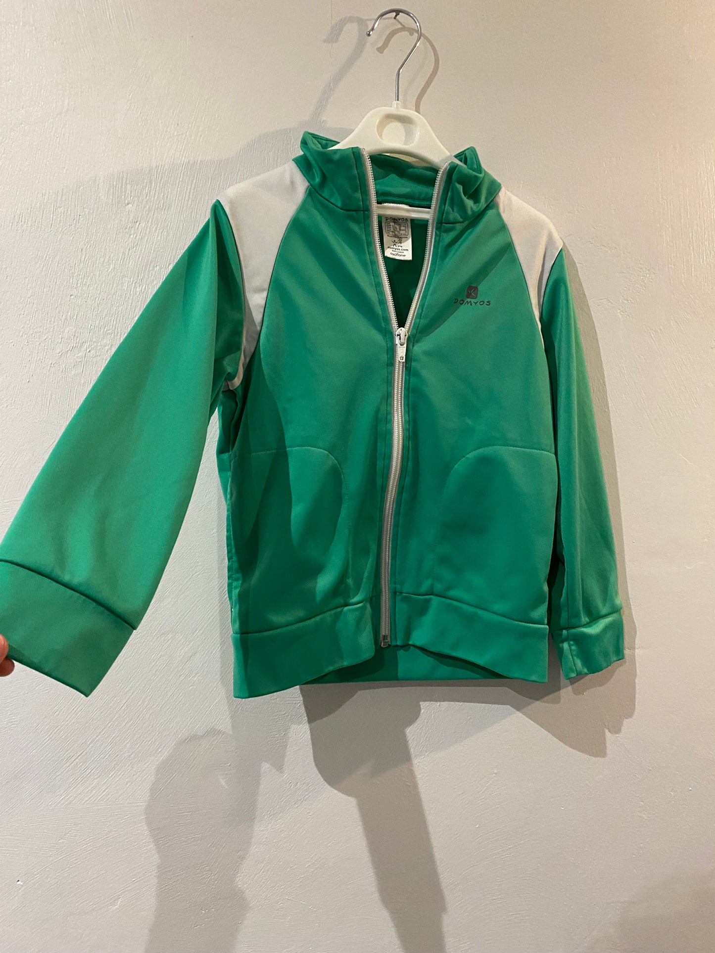 Gilet sport vert & blanc – Domyos – 5 ans