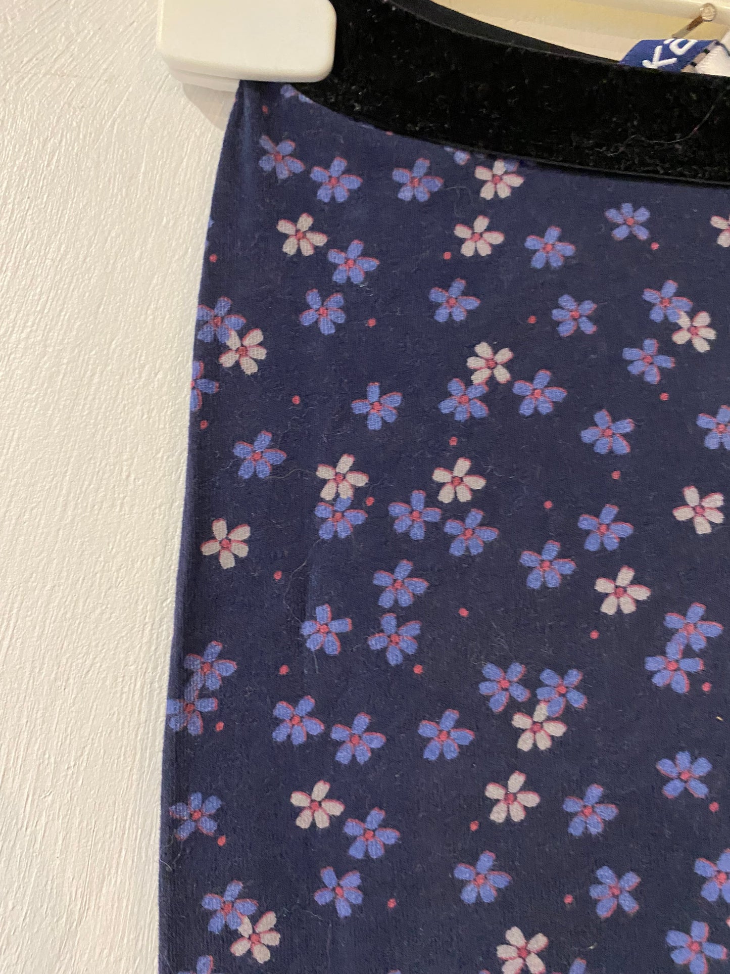 Legging bleu fleuri + bandeau velours noir – Okaïdi – 3 ans 🌸💙