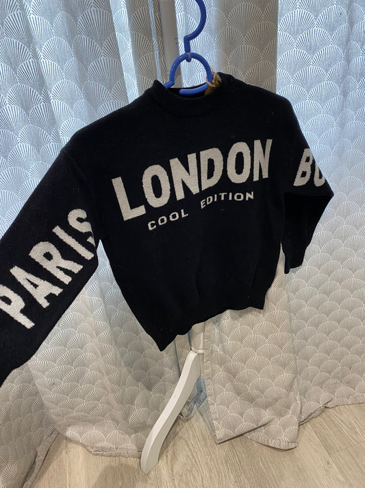 Pull noir col rond avec écriture – 6 ans – Zara