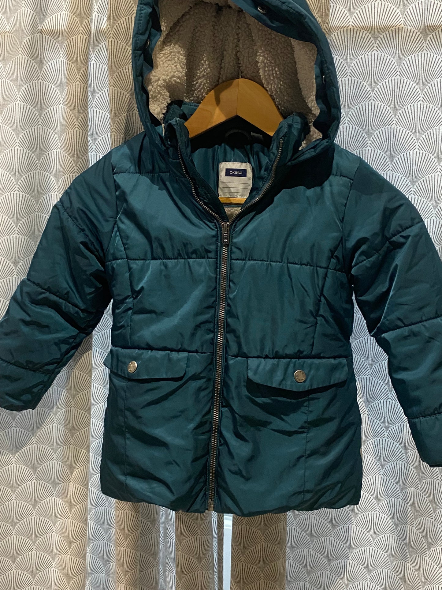 ❄️ Doudoune bleu intérieur moumoute – Okaïdi – 5 ans