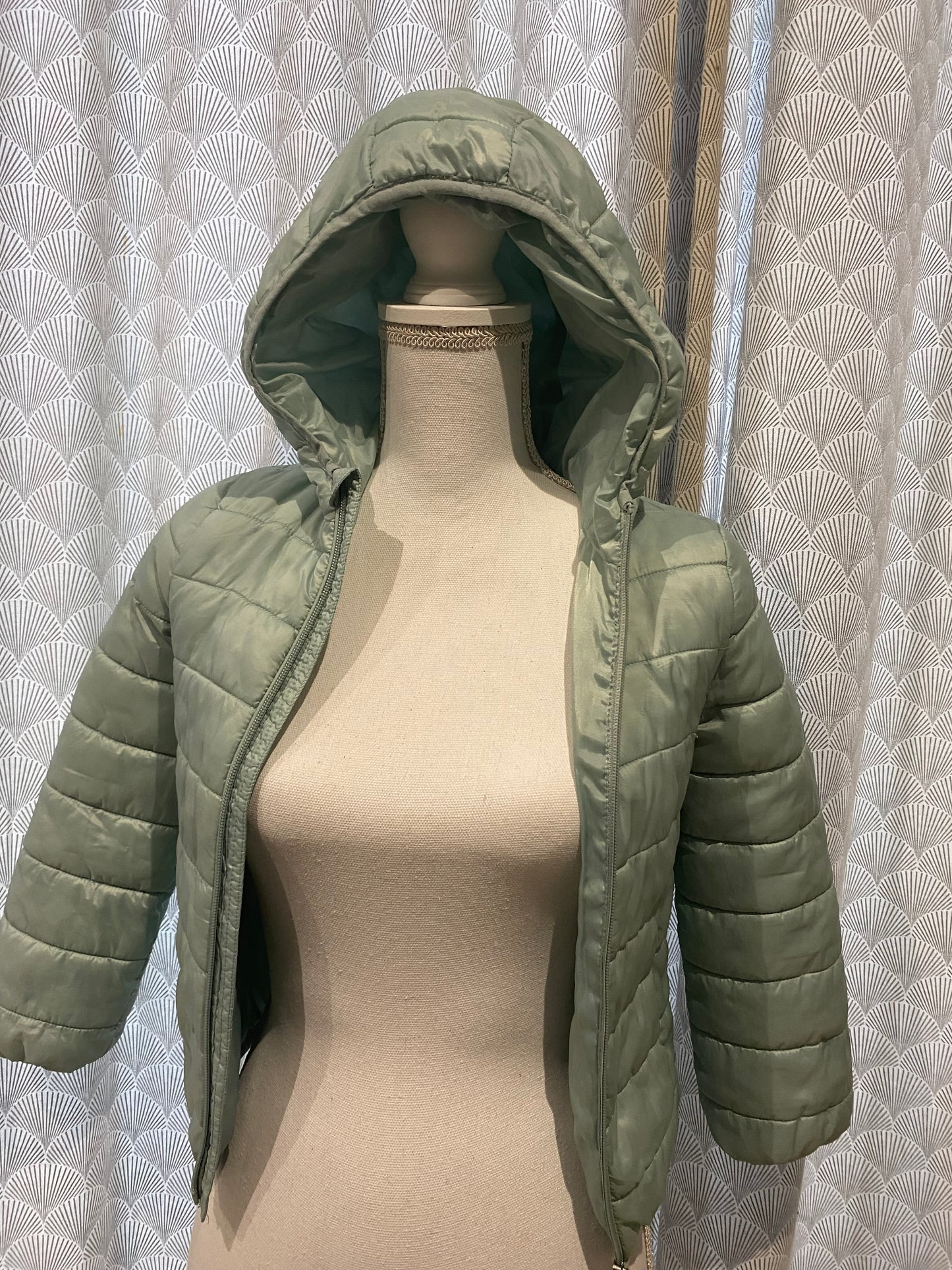 ❄️ Doudoune légère bleu ciel – Kiabi – 8 ans