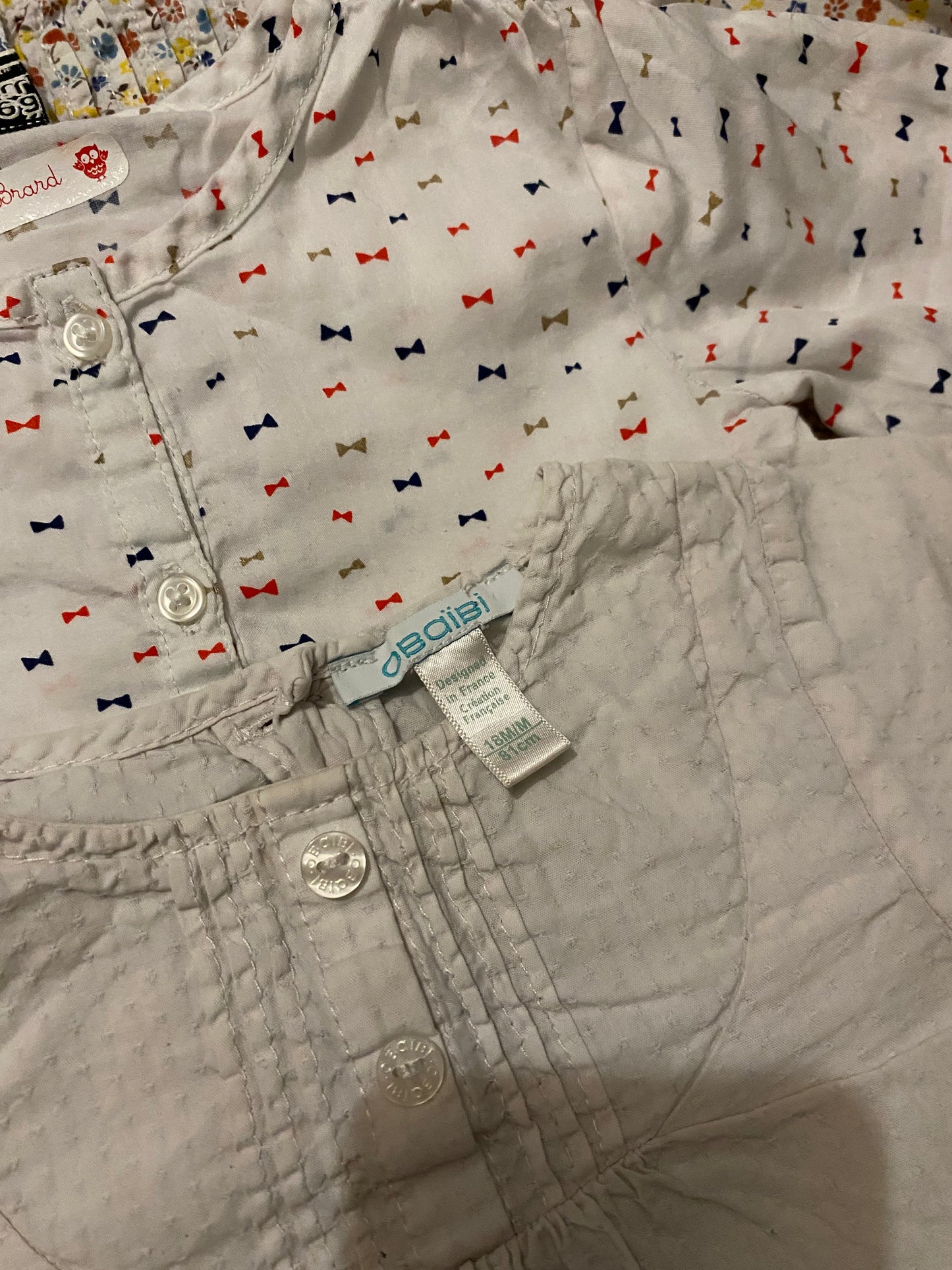 👚 Lot 4 blouses bébé fille – 18 mois – blanc, écru & rose – TAO, Obaïbi, Super U