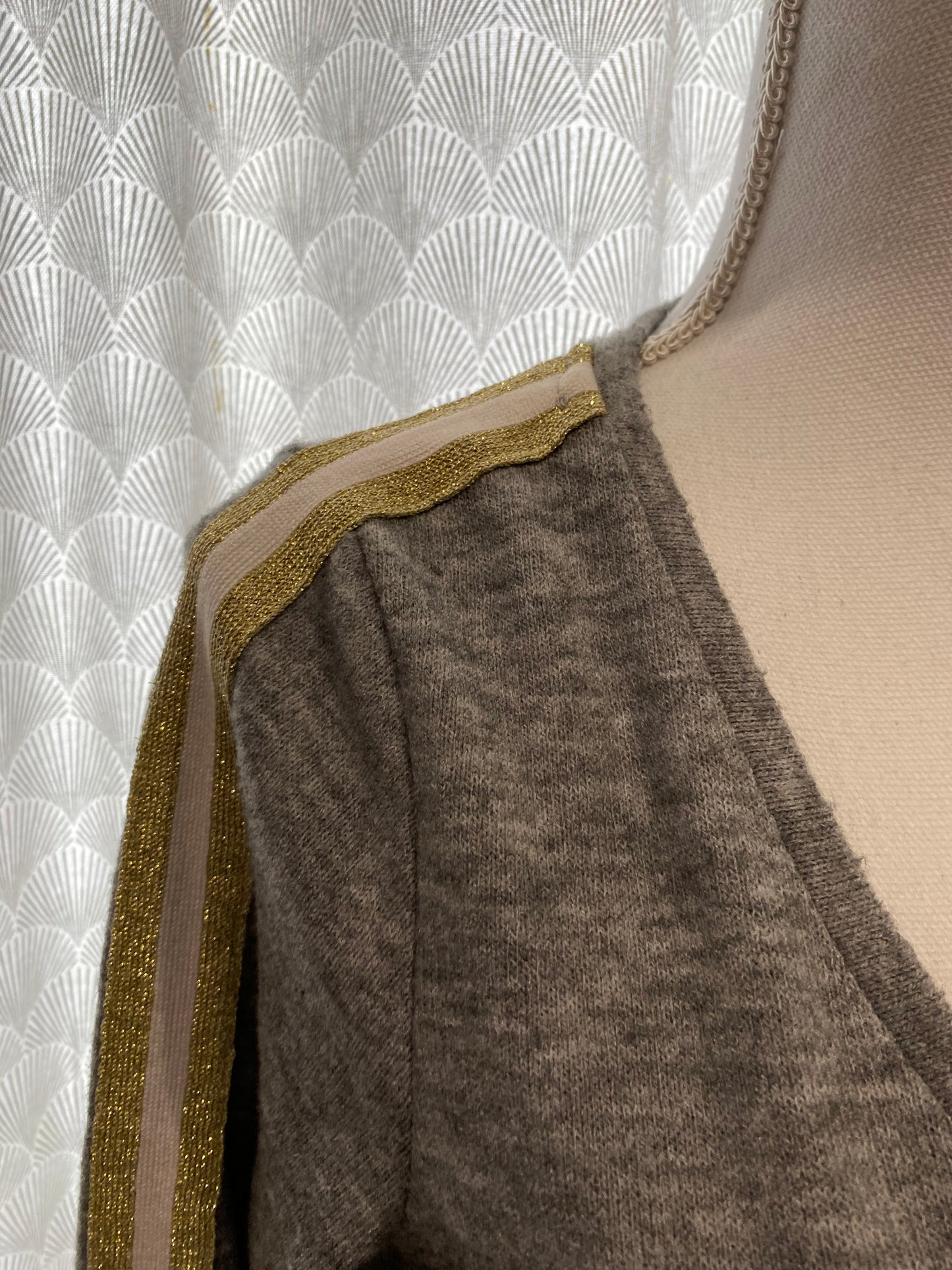 Pull manches 3/4 avec coutures dorées GRAIN DE MALICE – Taille 38 ✨