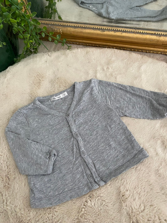 Brassière légère gris clair – taille 6 mois – Boutchou 👶✨