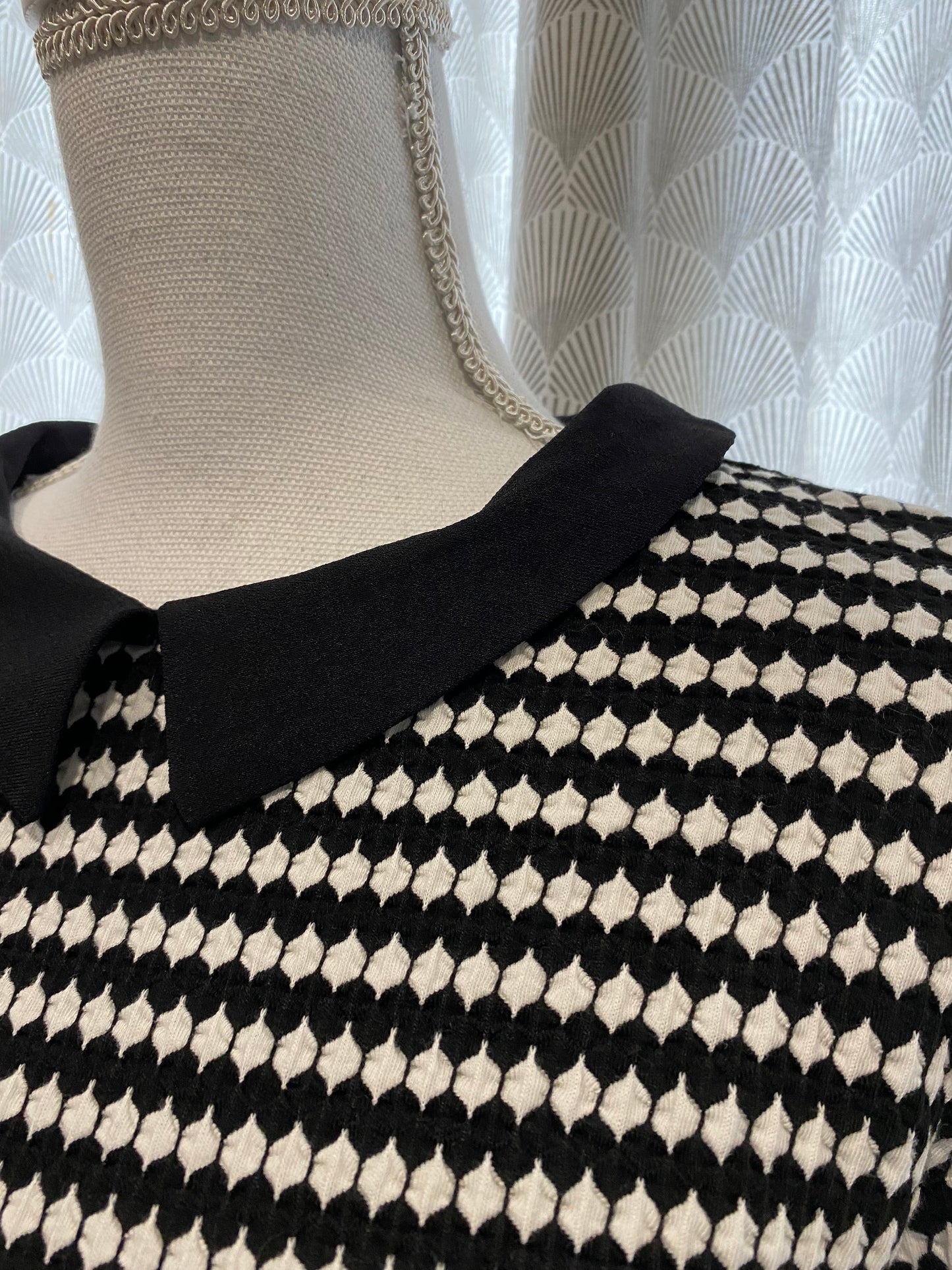 T-shirt épais à col Claudine noir et blanc Kiabi – Taille XL