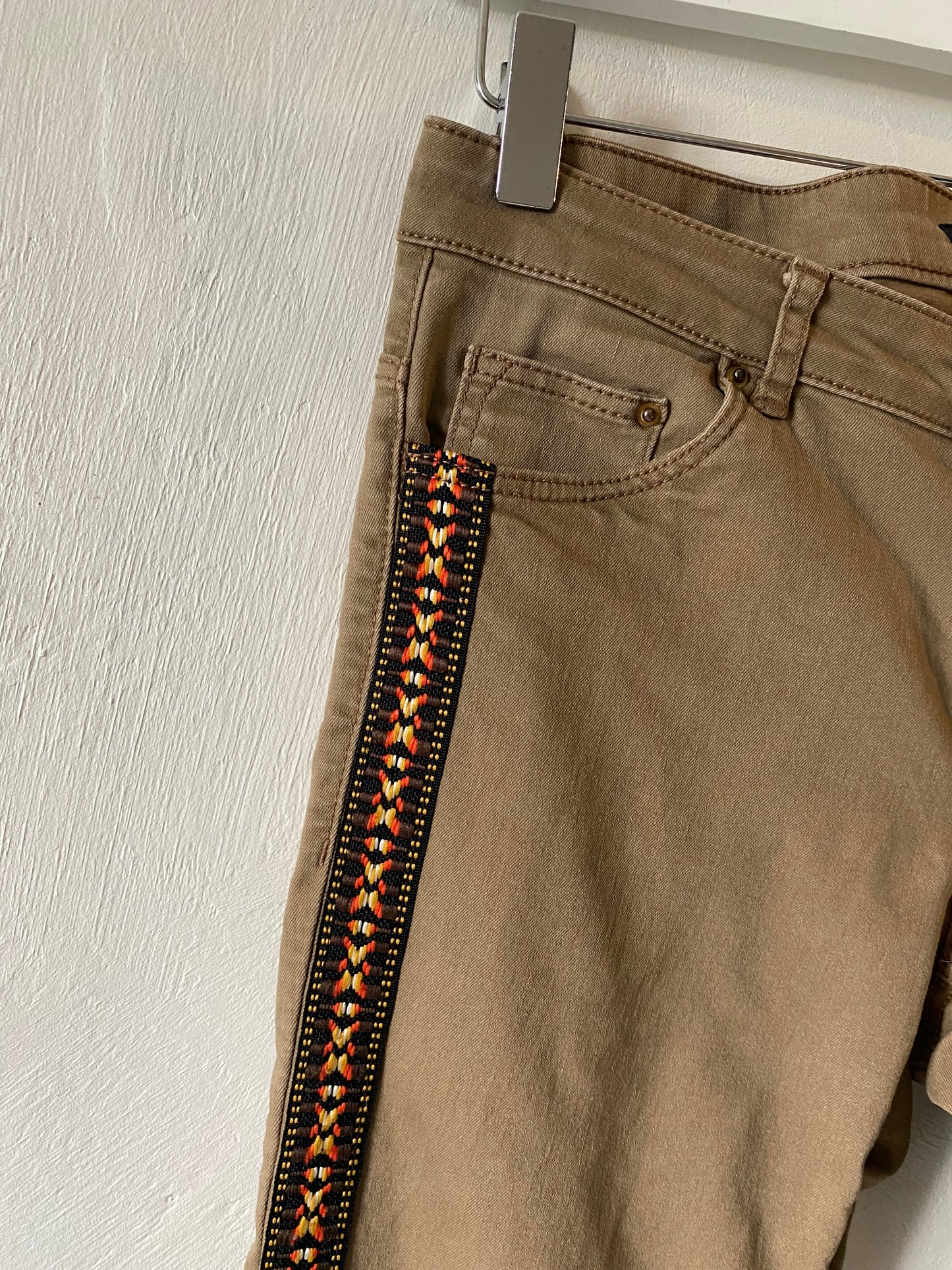 Pantalon slim kaki bandes ethniques – H&M