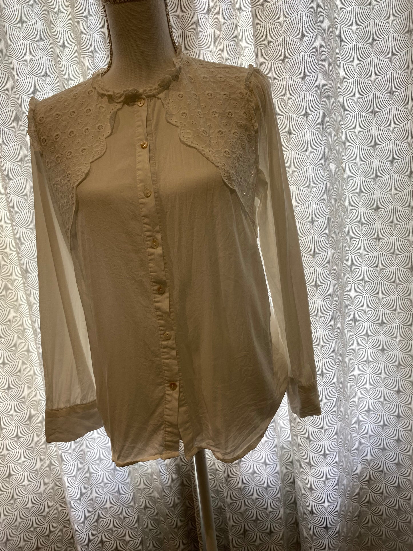 Chemise blanche écru effet brodé épaules et avant – Season – M
