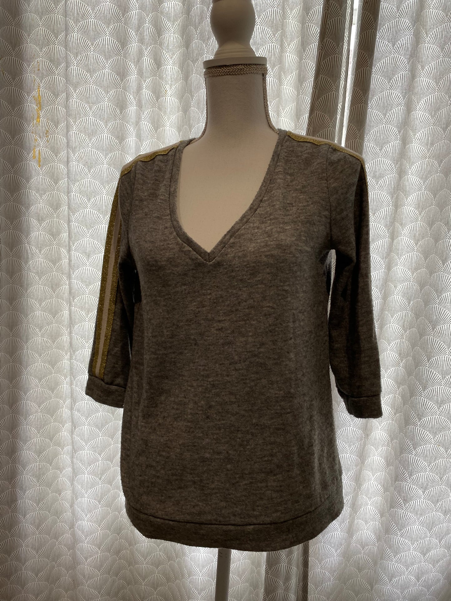 Pull manches 3/4 avec coutures dorées GRAIN DE MALICE – Taille 38 ✨
