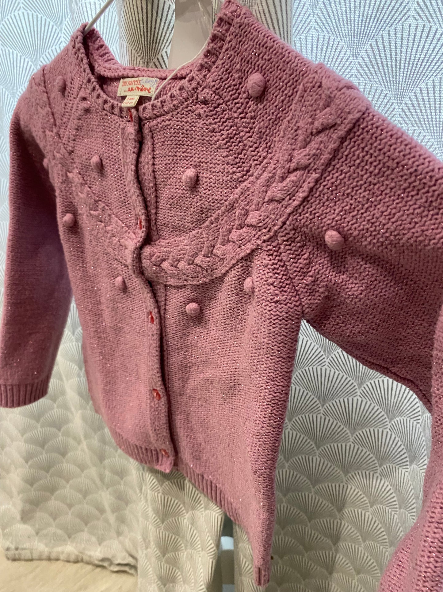 Gilet mauve décor pompons – 5 ans – DPAM