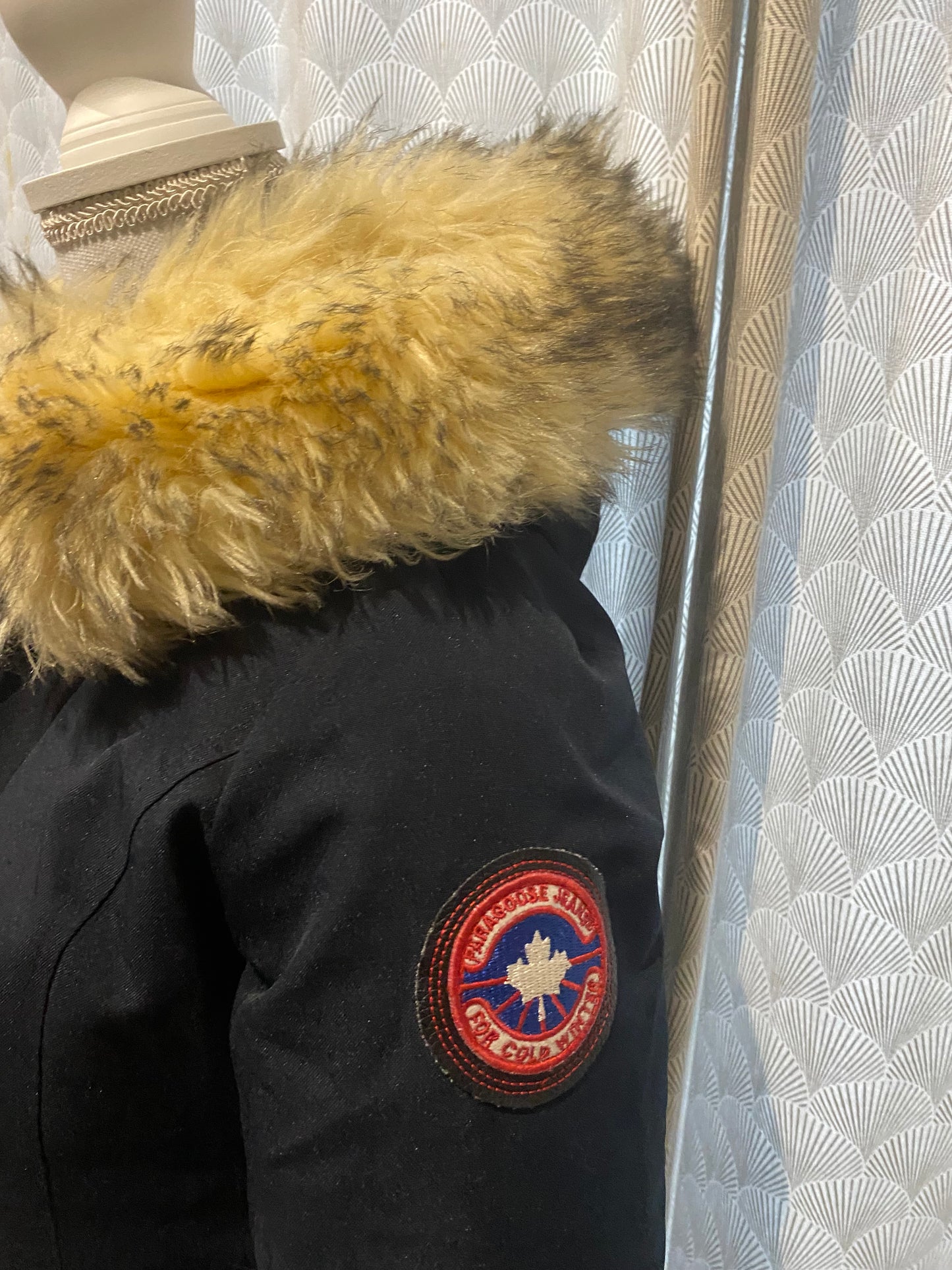 ❄️ Doudoune noire à capuche moumoute – Paragoose – 10 ans