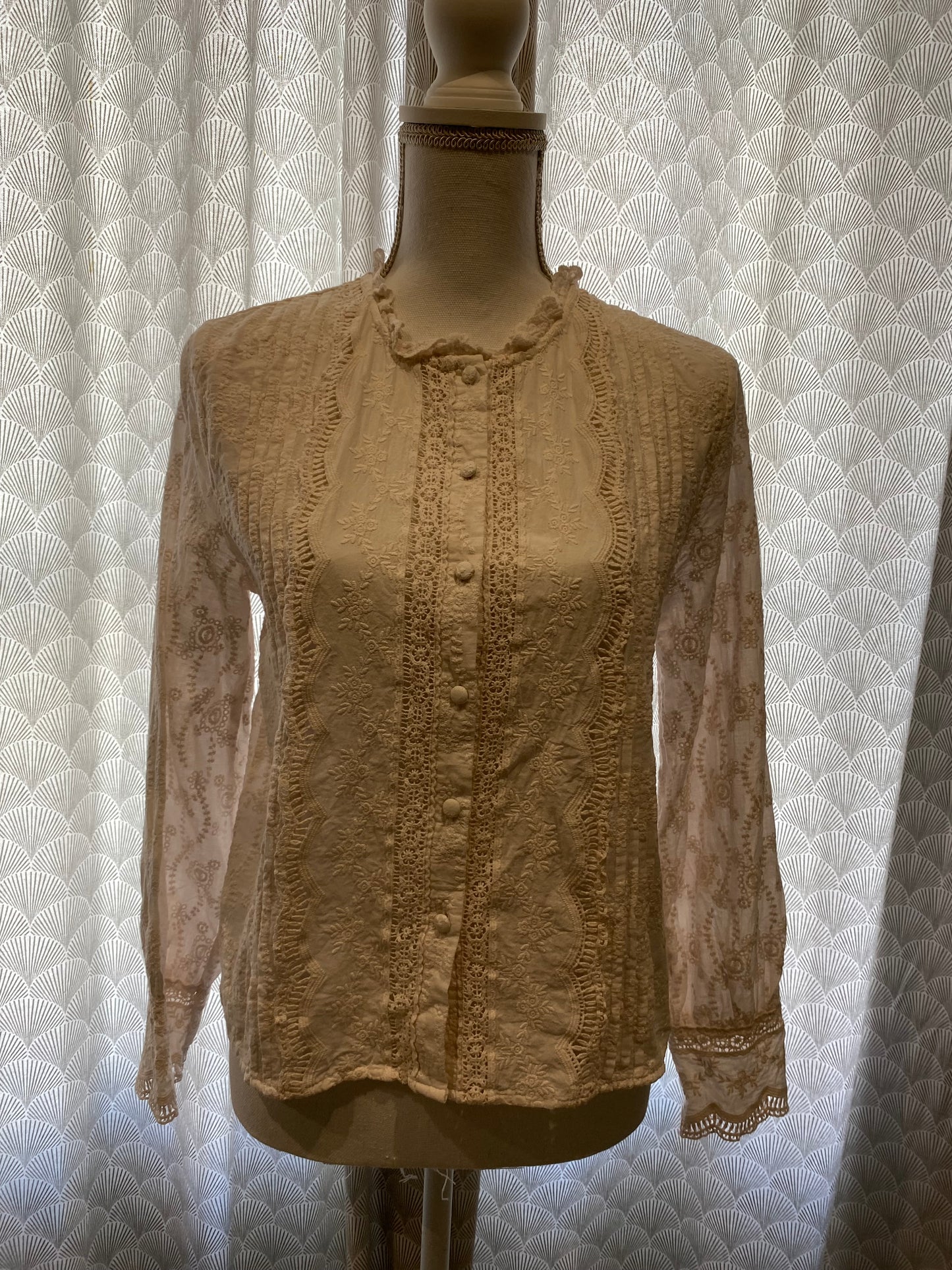 ✨ Chemise effet brodé écru rosé cintrée – Peace and Love – M/L