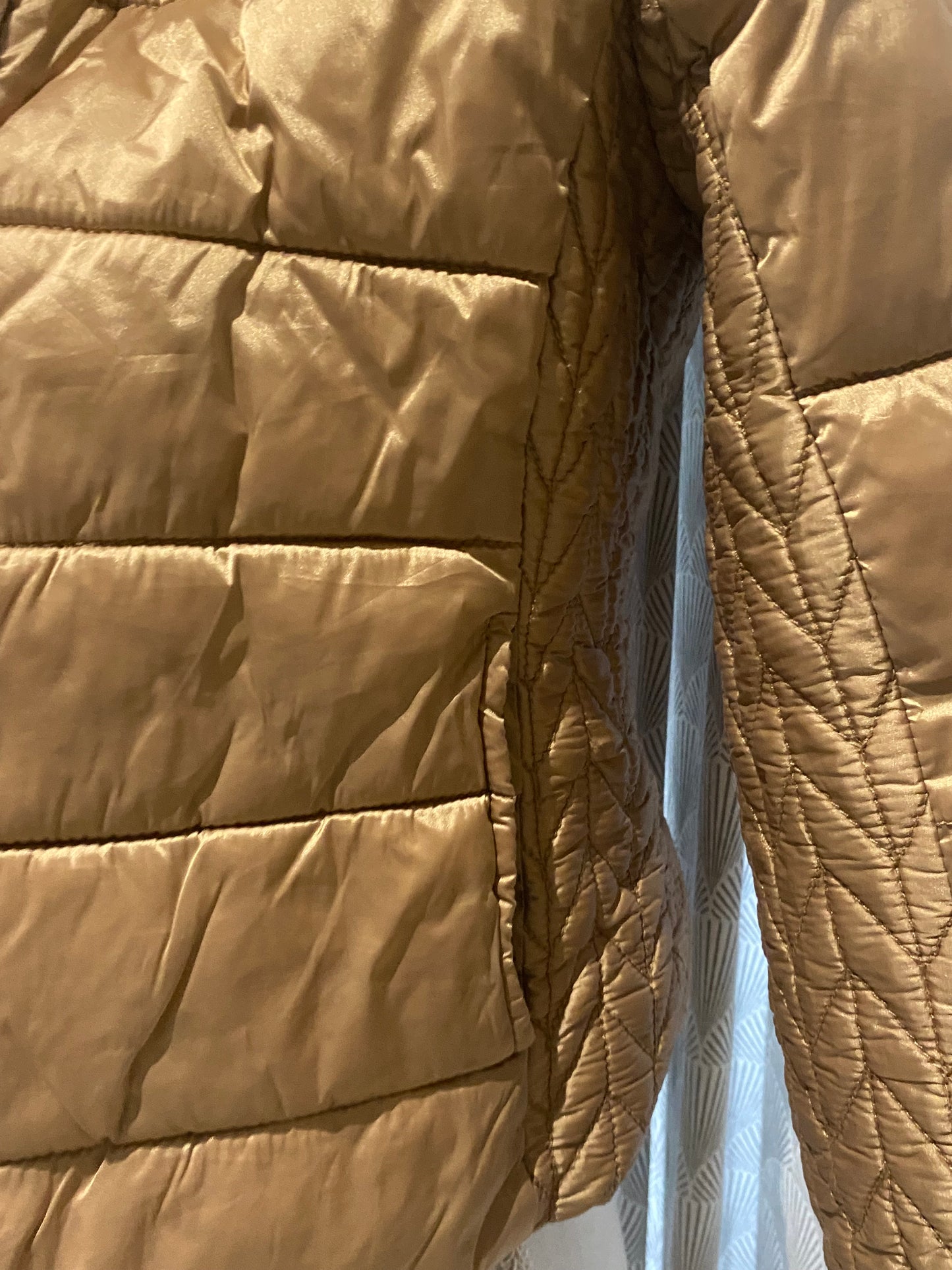 ✨ Doudoune dorée – Catimini – 8 ans