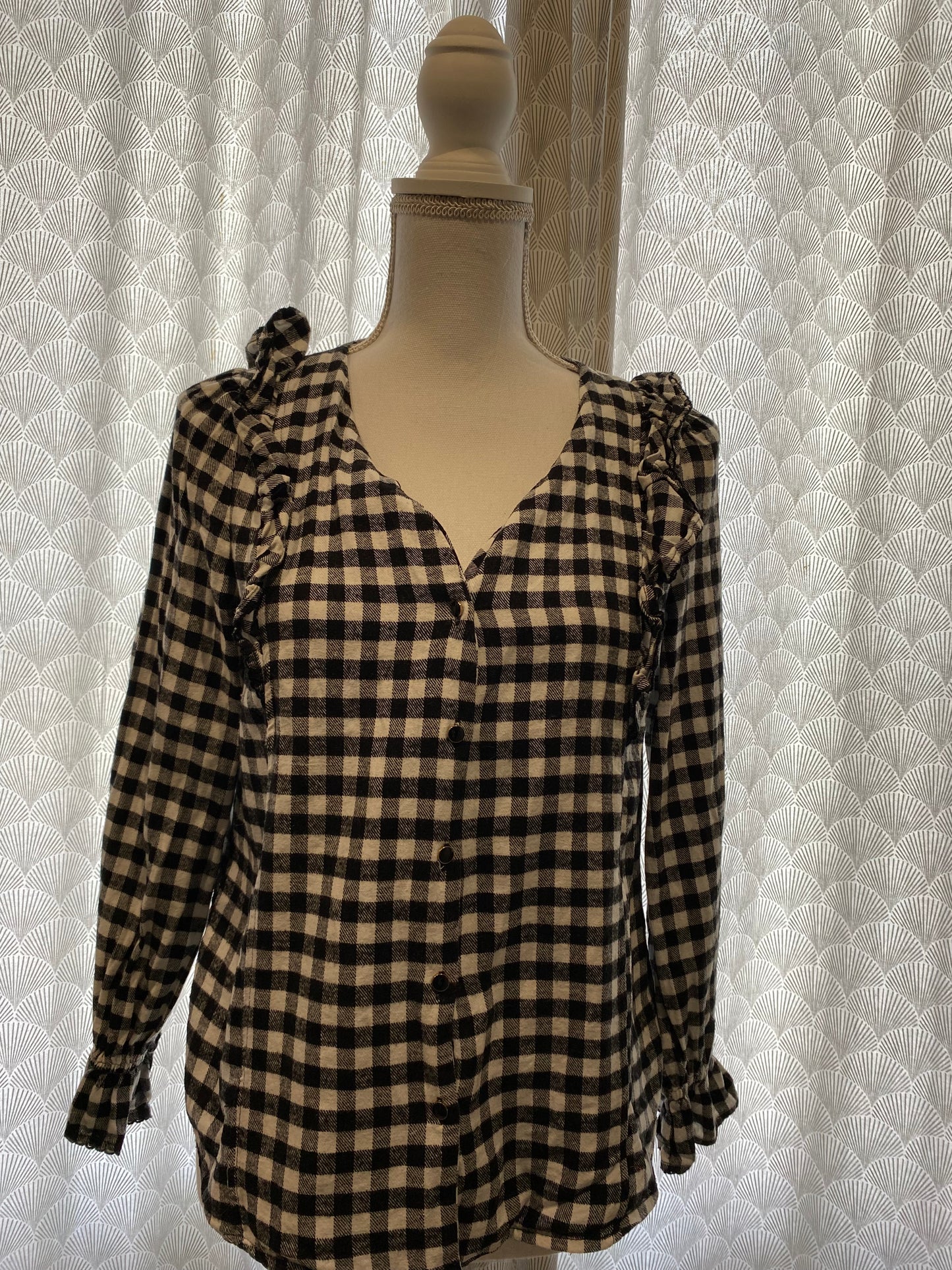 Chemise épaisse à carreaux noir & blanc avec froufrous épaules – Charlior – M