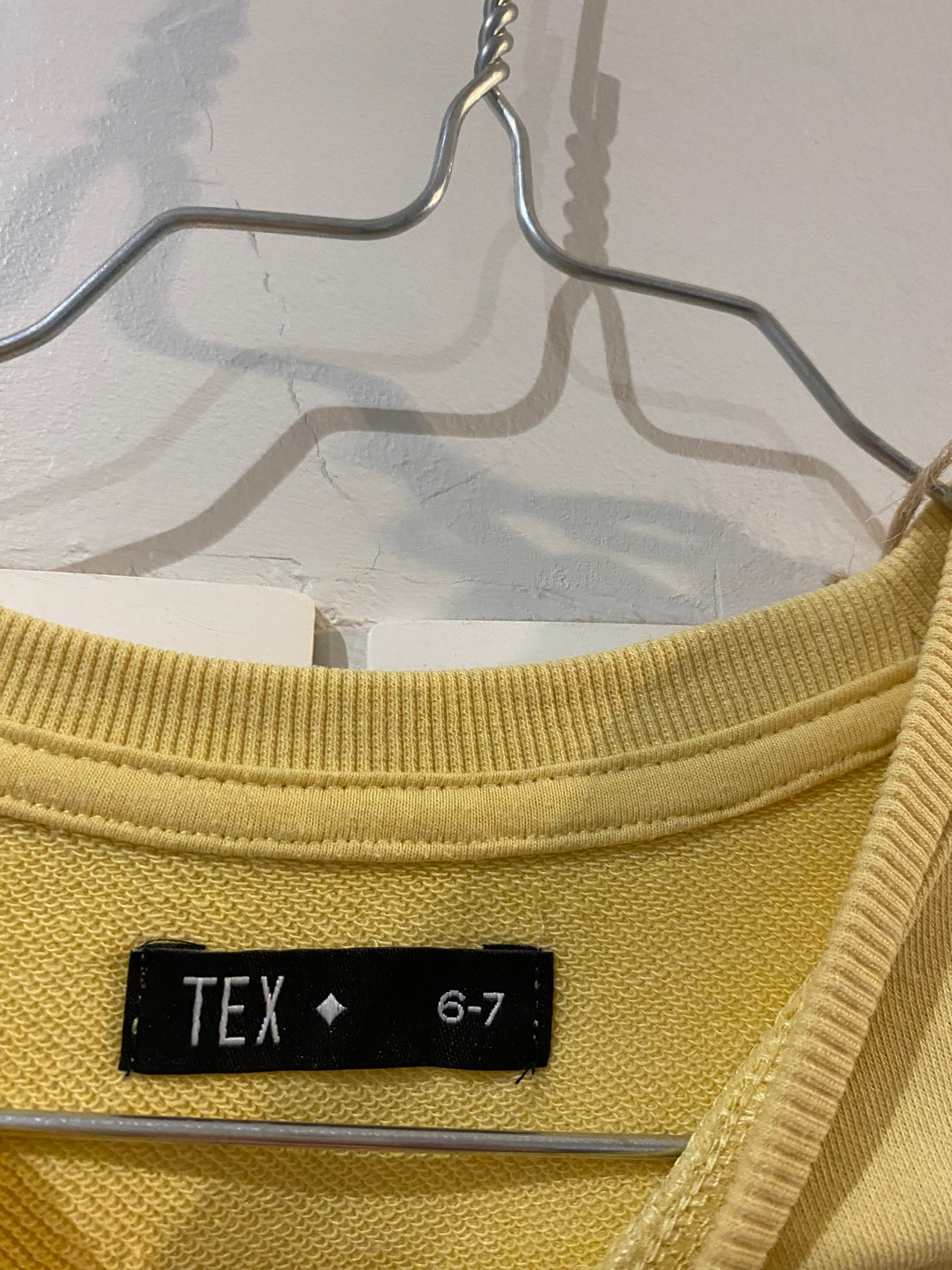 Sweat léger jaune – 7/8 ans – TEX