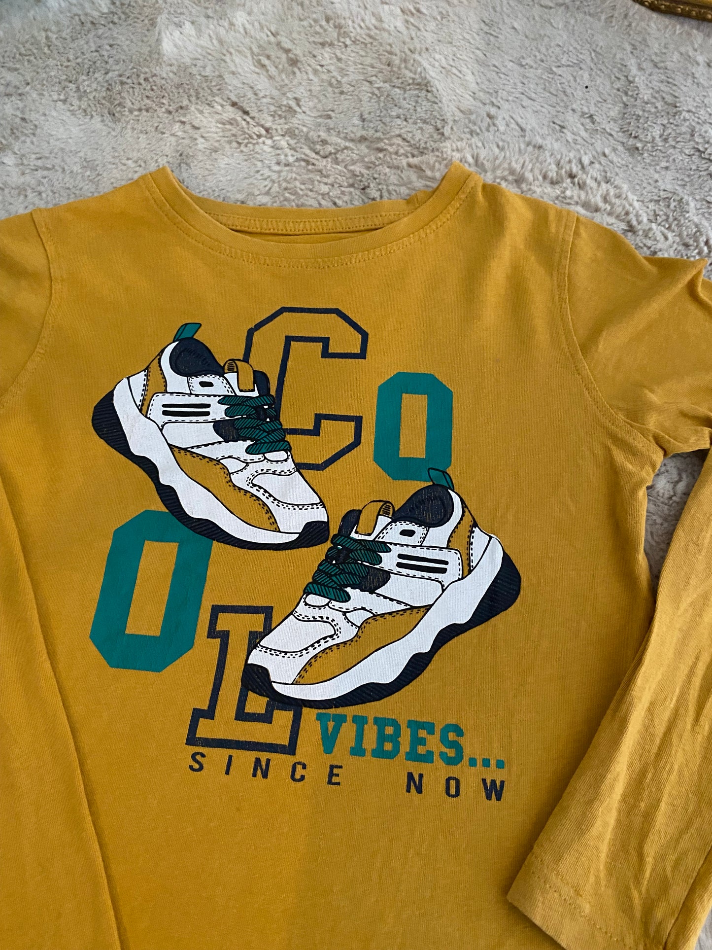 T-shirt moutarde – 8 ans