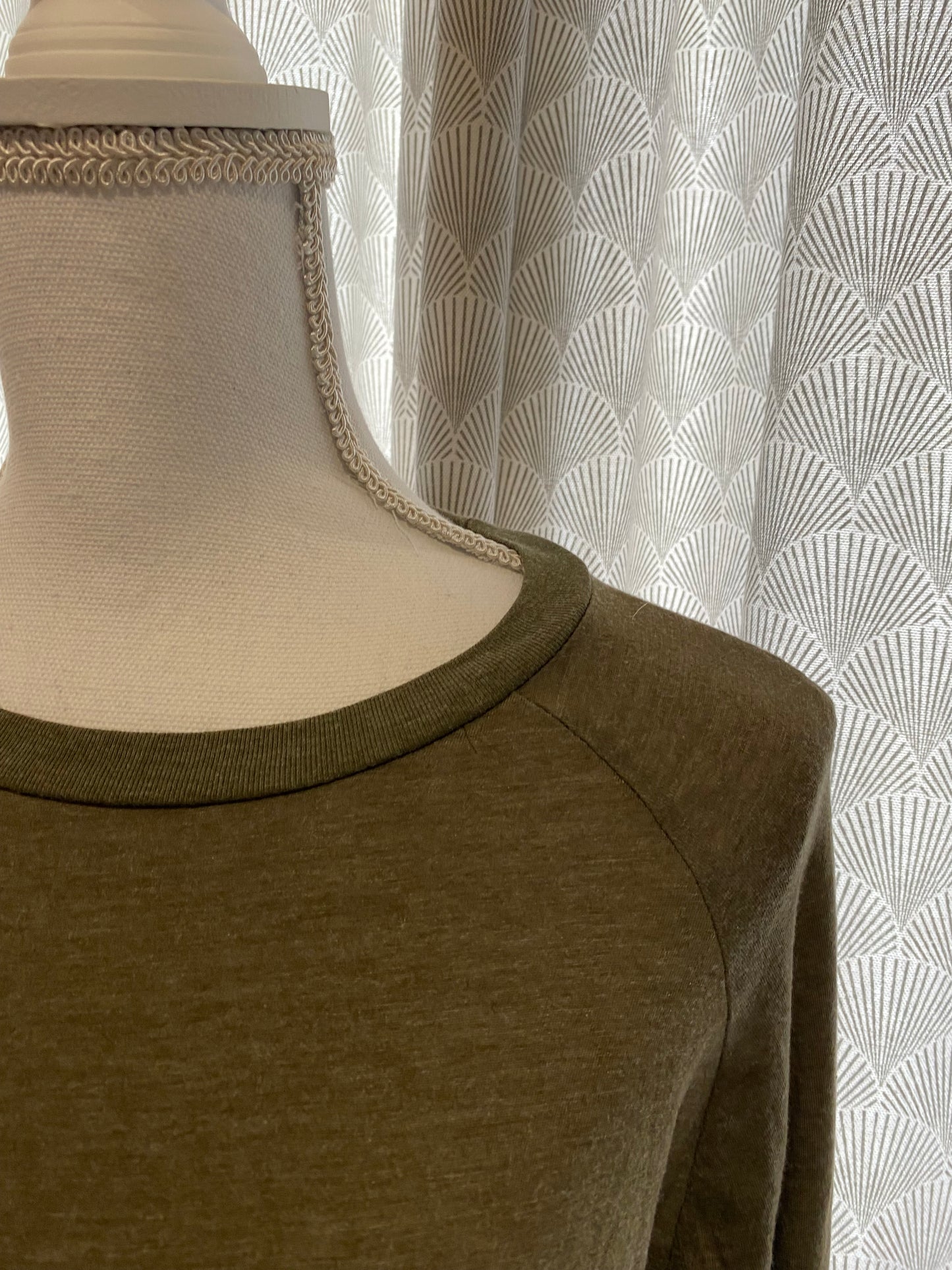 T-shirt basique kaki MANGO – Taille M 🌿👚