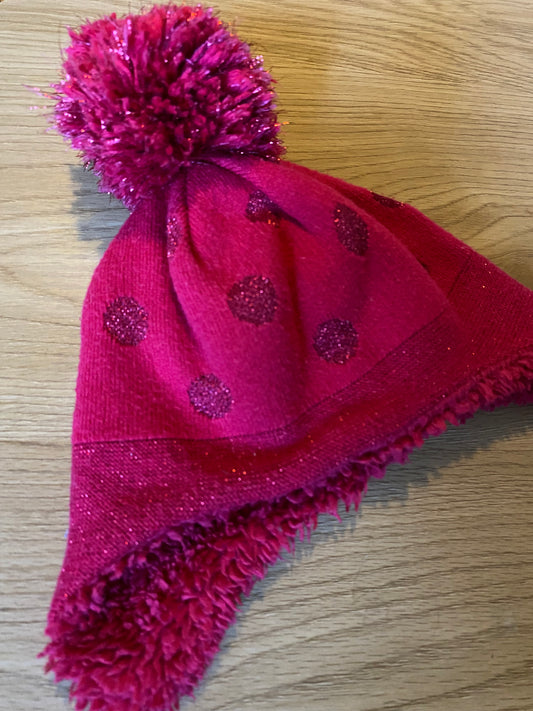 Bonnet fuchsia avec pompon et cordons – 41 cm